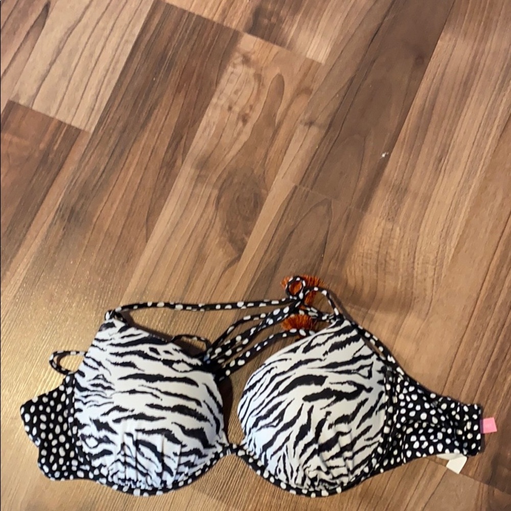 NWOT Victoria’s Secret bikini top